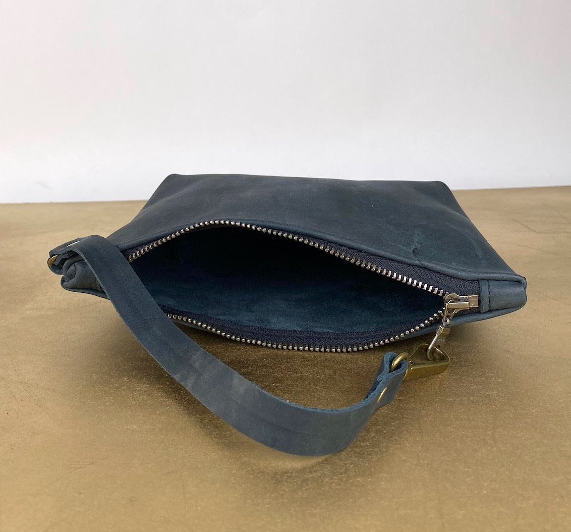 Tagalong Clutch in Black