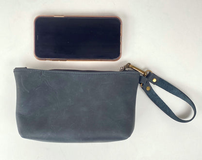 Tagalong Clutch in Black