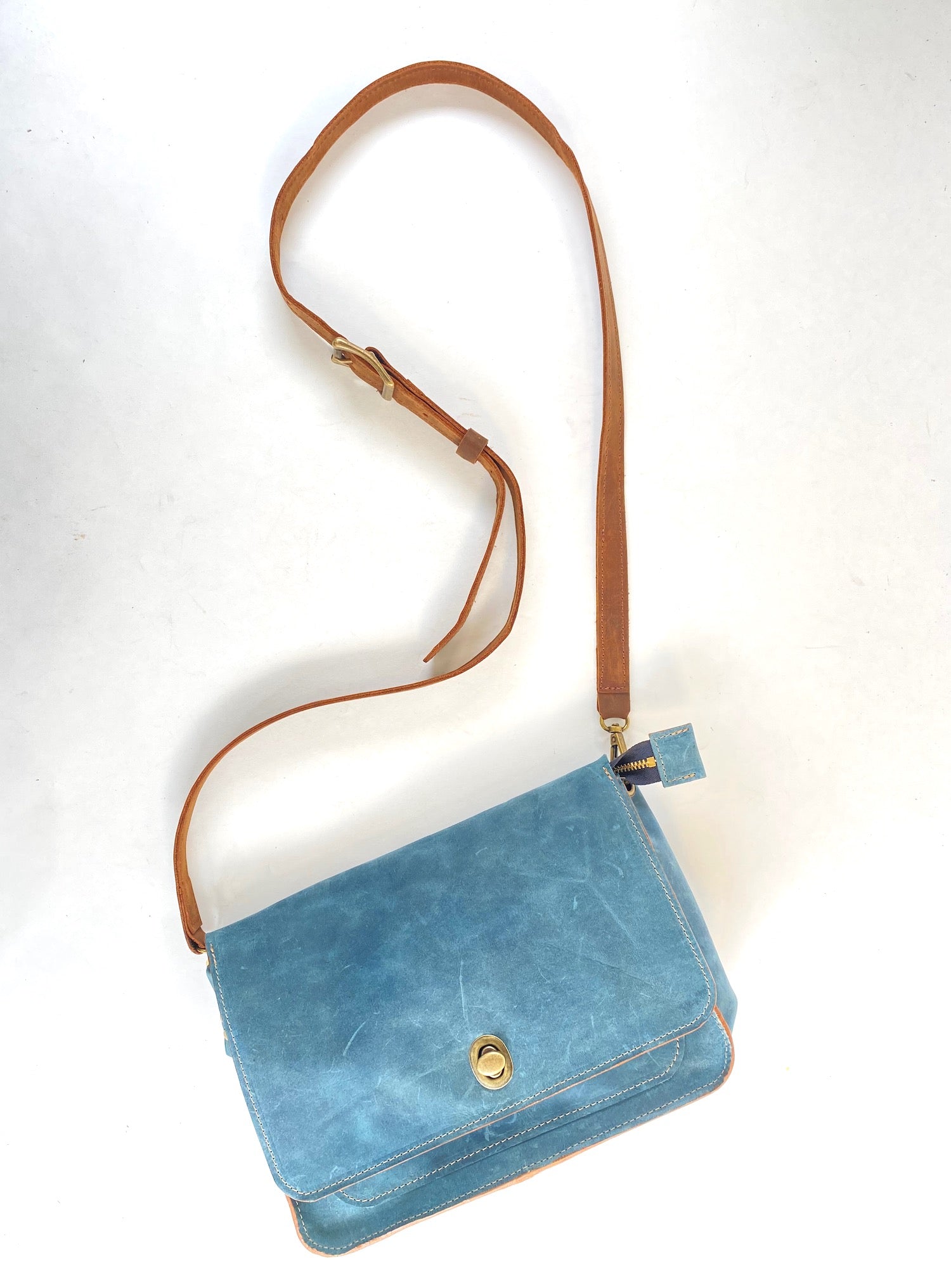 Pretty leather crossbody bag 22314 blue - Shop colbieleather